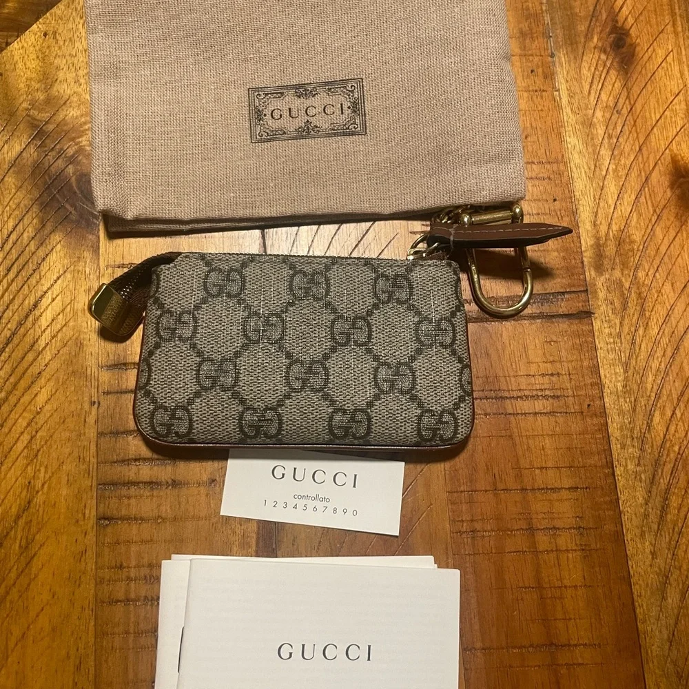 Autentic Gucci Beige and Brown Key Case - Picture 4 of 7